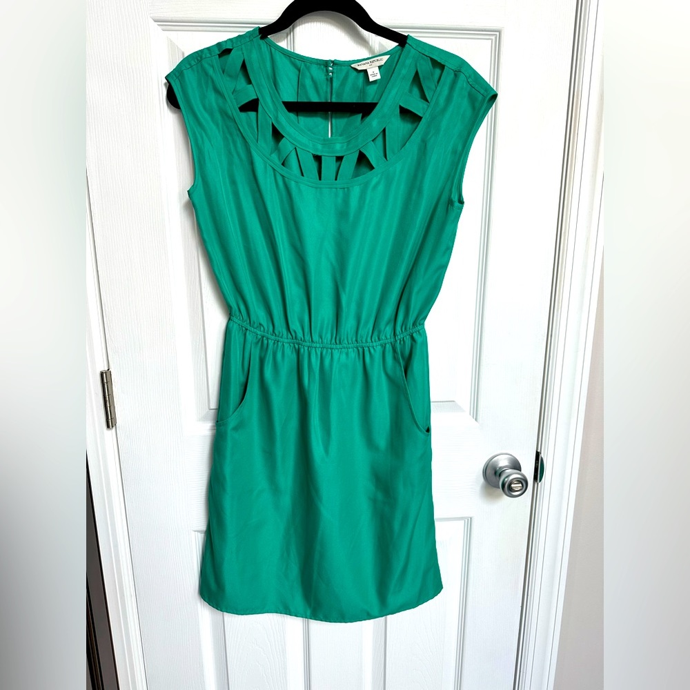 Banana Republic sleeveless dress with great chest detail in teal green